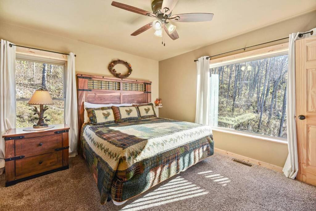 Walnut Ridge Cabin. Sleeps 7-11! Hot Tub, Pool Table, Minutes To Downtown Gatlinburg! 외부 사진