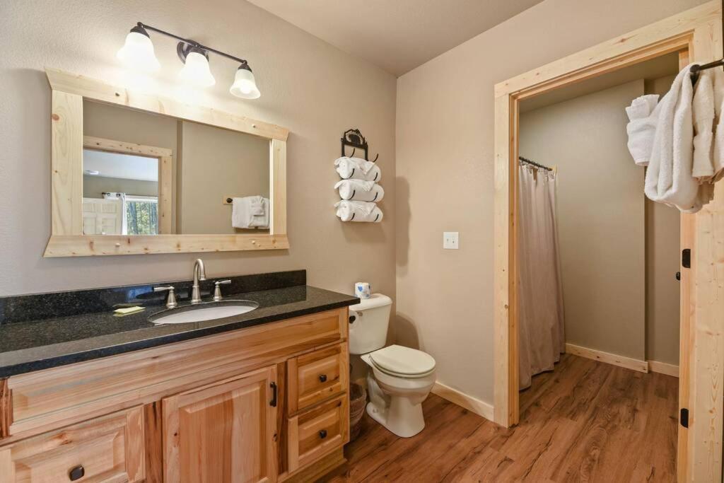 Walnut Ridge Cabin. Sleeps 7-11! Hot Tub, Pool Table, Minutes To Downtown Gatlinburg! 외부 사진