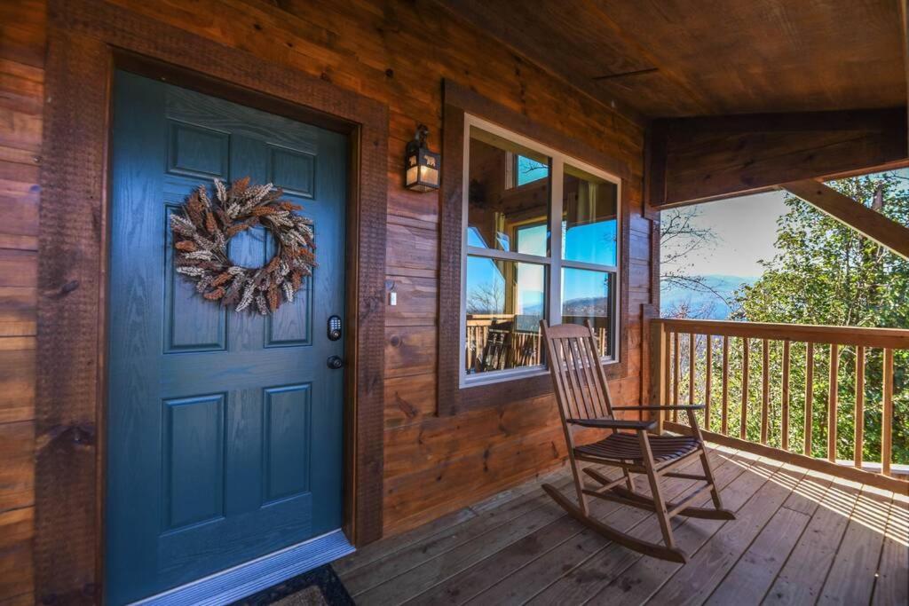 Walnut Ridge Cabin. Sleeps 7-11! Hot Tub, Pool Table, Minutes To Downtown Gatlinburg! 외부 사진