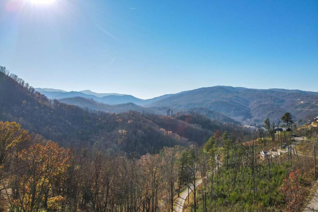 Walnut Ridge Cabin. Sleeps 7-11! Hot Tub, Pool Table, Minutes To Downtown Gatlinburg! 외부 사진