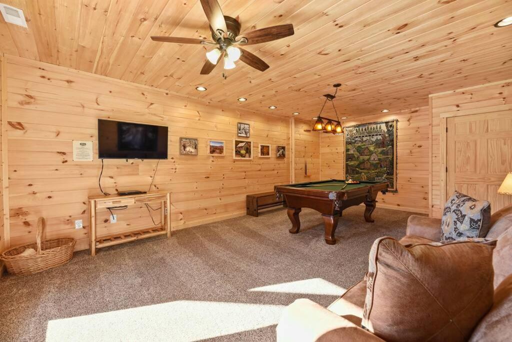 Walnut Ridge Cabin. Sleeps 7-11! Hot Tub, Pool Table, Minutes To Downtown Gatlinburg! 외부 사진