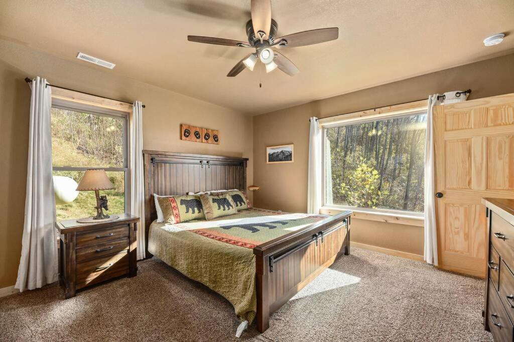 Walnut Ridge Cabin. Sleeps 7-11! Hot Tub, Pool Table, Minutes To Downtown Gatlinburg! 외부 사진