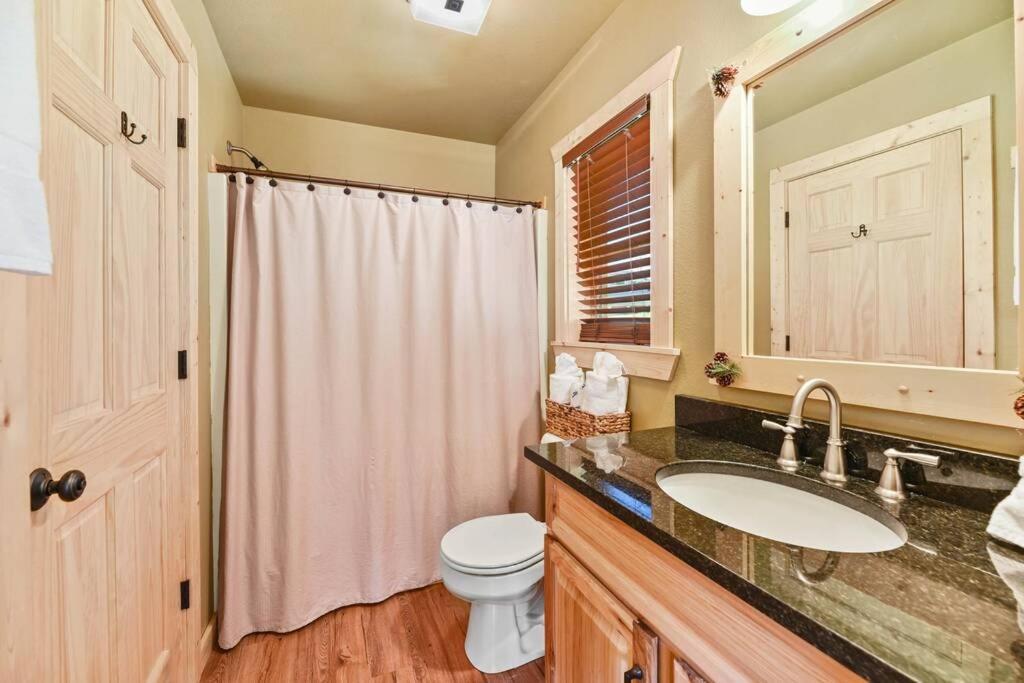 Walnut Ridge Cabin. Sleeps 7-11! Hot Tub, Pool Table, Minutes To Downtown Gatlinburg! 외부 사진