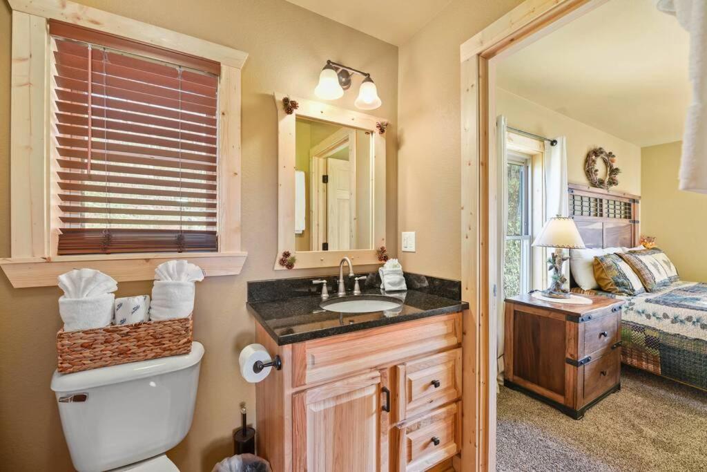 Walnut Ridge Cabin. Sleeps 7-11! Hot Tub, Pool Table, Minutes To Downtown Gatlinburg! 외부 사진