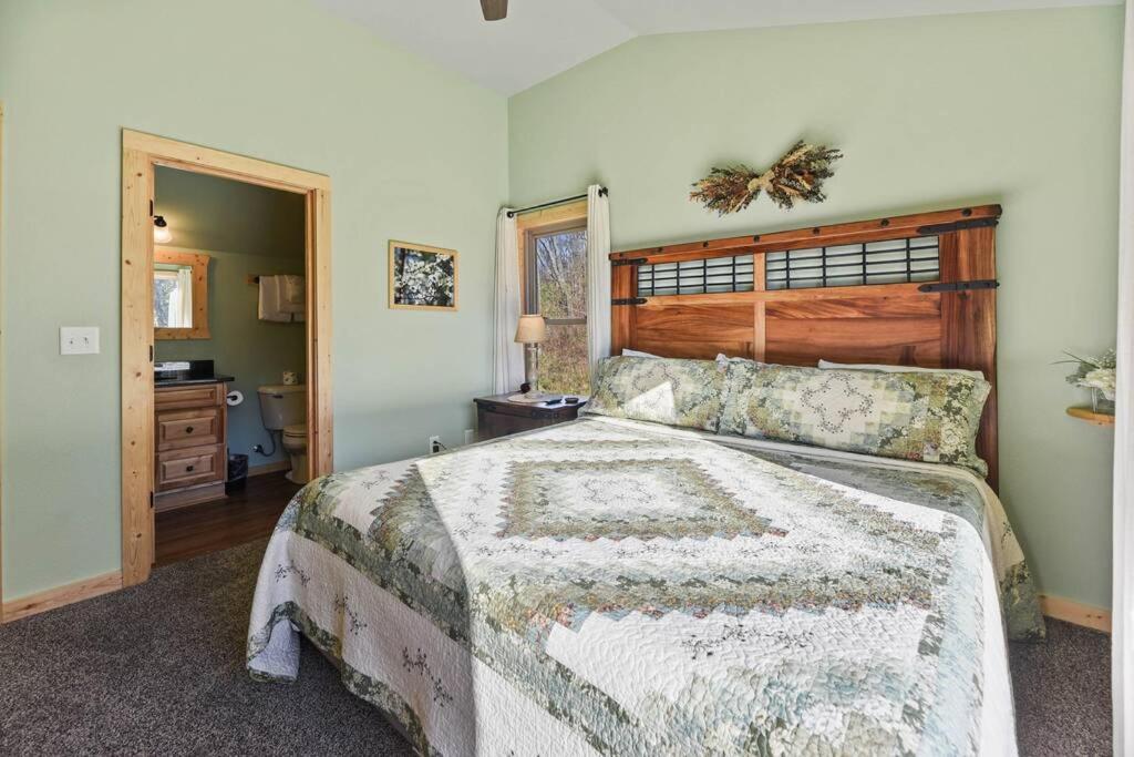 Walnut Ridge Cabin. Sleeps 7-11! Hot Tub, Pool Table, Minutes To Downtown Gatlinburg! 외부 사진
