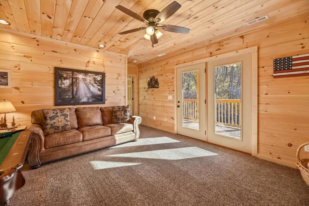 Walnut Ridge Cabin. Sleeps 7-11! Hot Tub, Pool Table, Minutes To Downtown Gatlinburg! 외부 사진