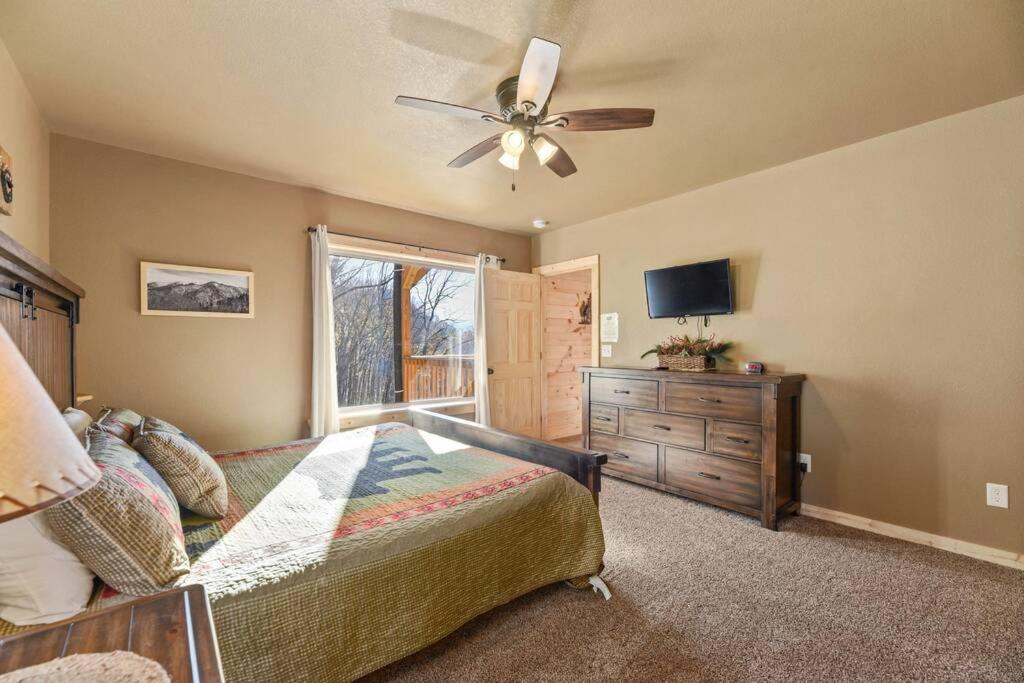 Walnut Ridge Cabin. Sleeps 7-11! Hot Tub, Pool Table, Minutes To Downtown Gatlinburg! 외부 사진